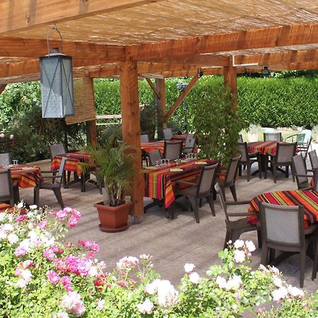 Au Feu De Bois Hotel Amou Екстериор снимка